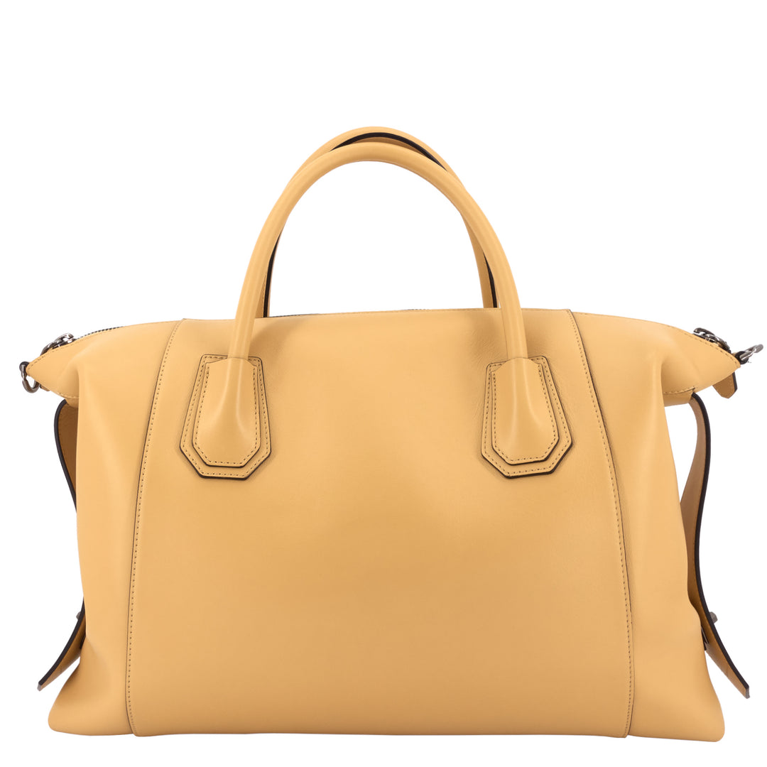 Antigona Soft Medium Leather Bag