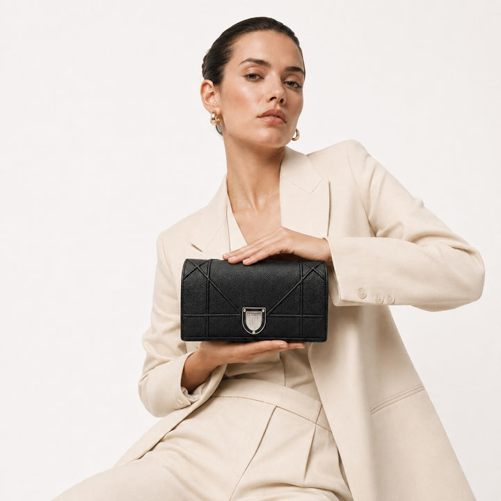 Diorama Black Wallet on Chain