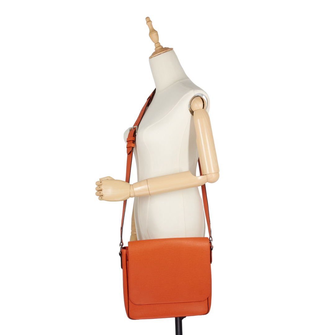 Roman PM NM Taiga Leather Messenger Bag