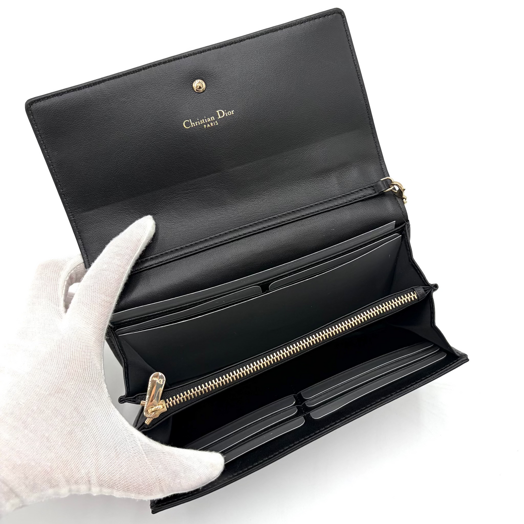 Diorama Grained Calfskin Wallet on Chain