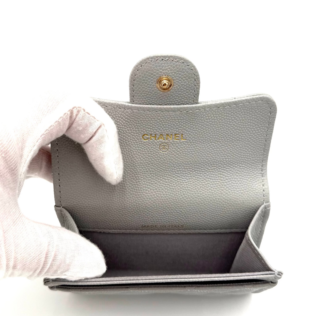 Flap Caviar Quilted Card Holder