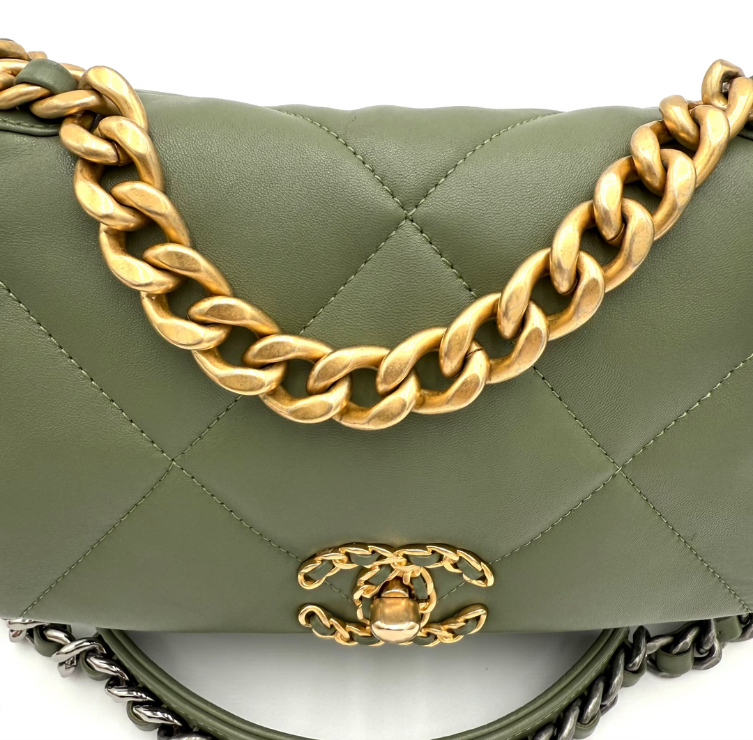 19 Medium Lambskin Leather Handbag