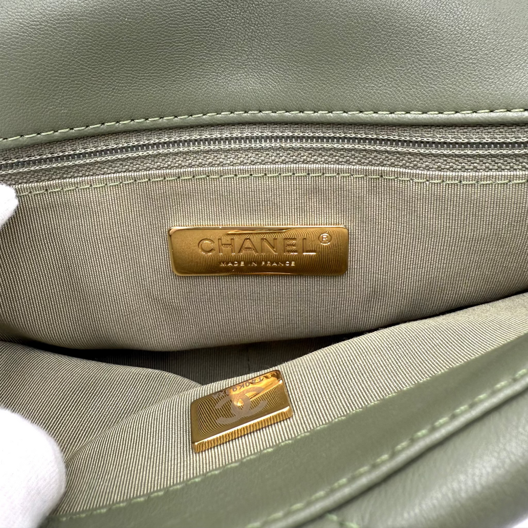 19 Medium Lambskin Leather Handbag