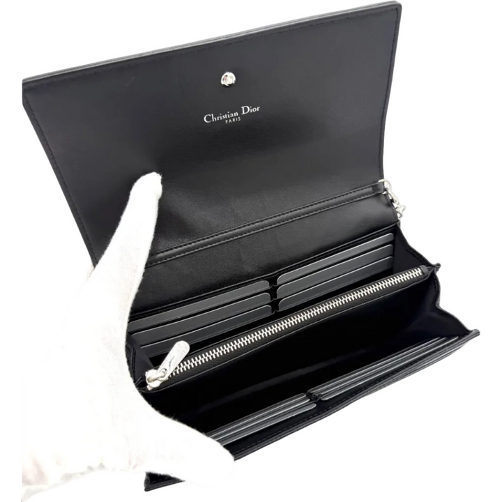 Diorama Black Wallet on Chain