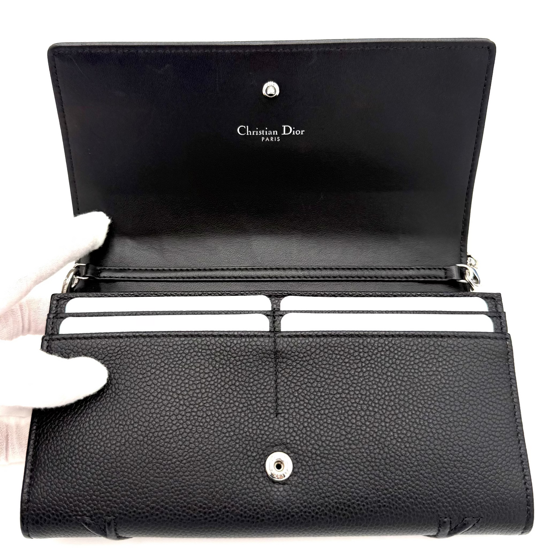 Diorama Black Wallet on Chain