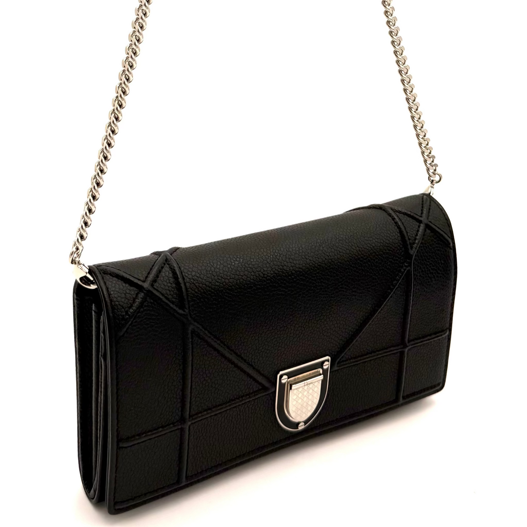 Diorama Black Wallet on Chain