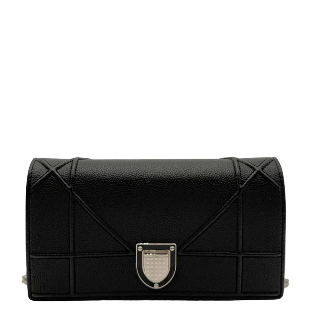 Diorama Black Wallet on Chain