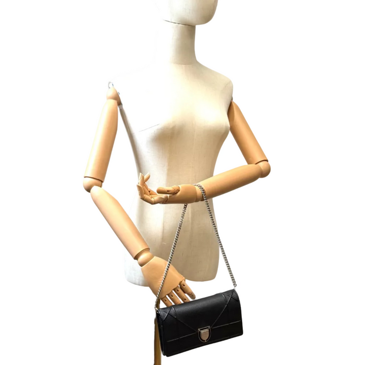 Diorama Black Wallet on Chain