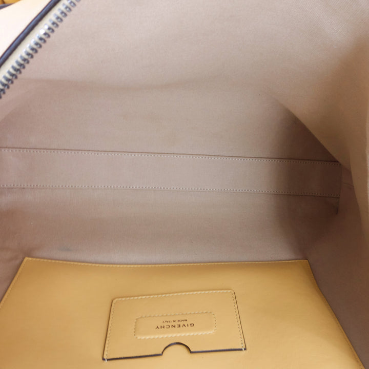 Antigona Soft Medium Leather Bag