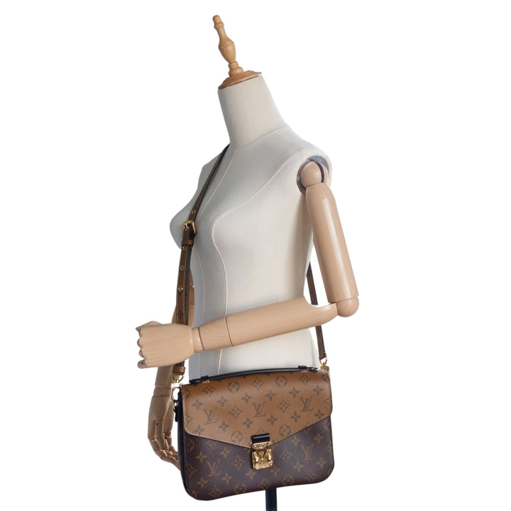 Pochette Metis Reverse Monogram Canvas Bag