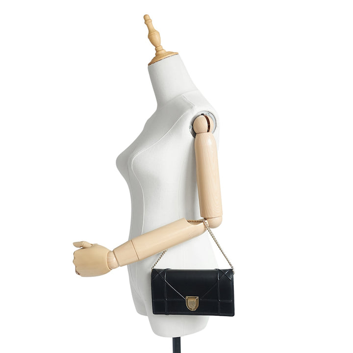Diorama Grained Calfskin Wallet on Chain