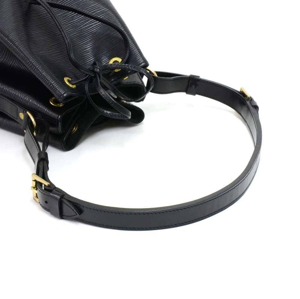 large noe epi leather shoulder bag