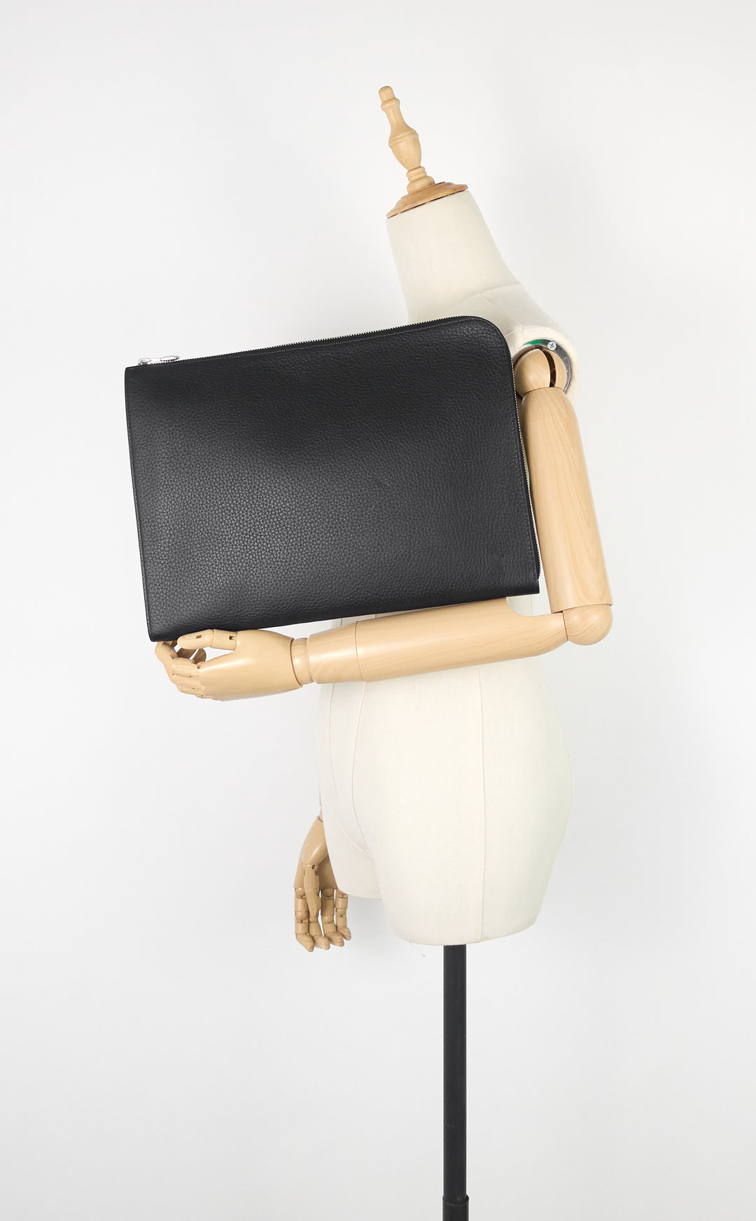 zip around jour gm taurillon leather pochette bag