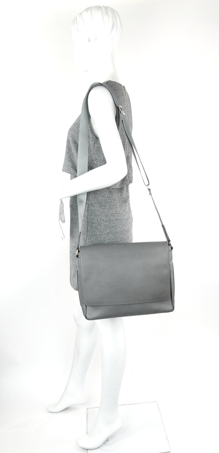 roman mm taiga leather messenger bag