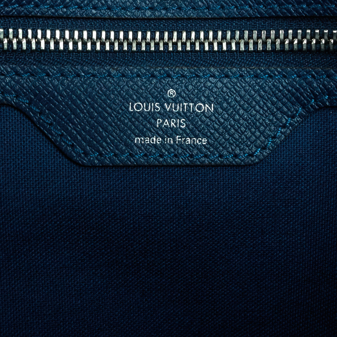 roman mm taiga leather messenger bag