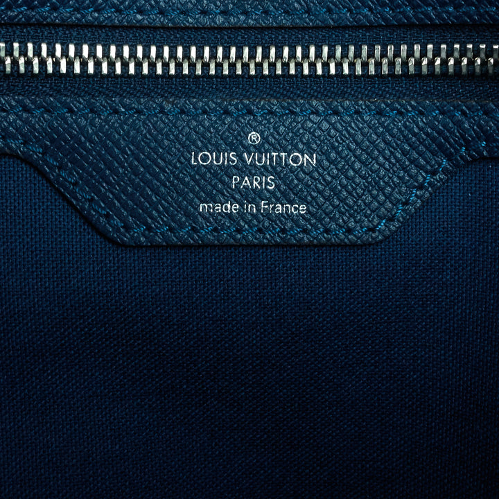 roman mm taiga leather messenger bag