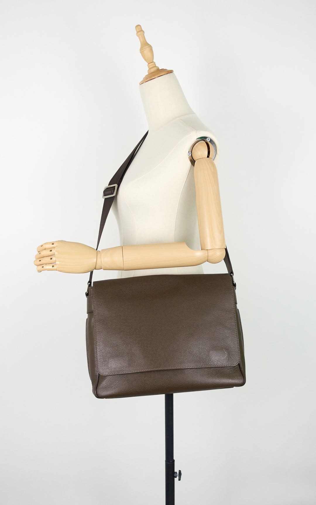 mm taiga leather messenger bag