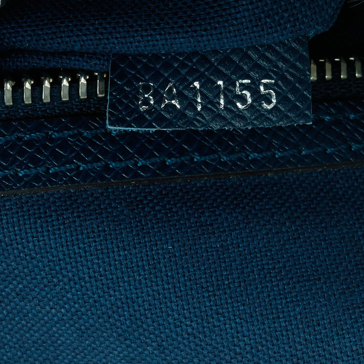 roman mm taiga leather messenger bag