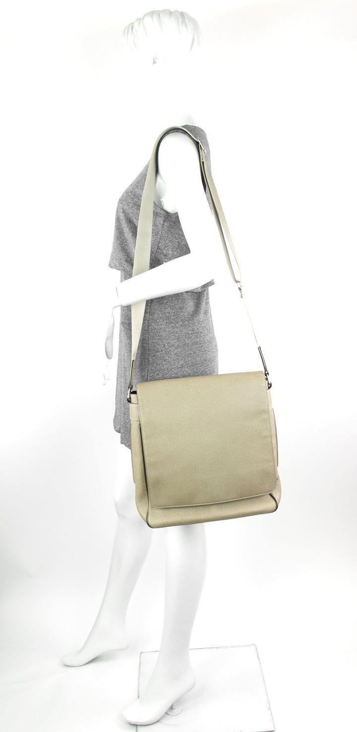 milo taiga leather messenger bag