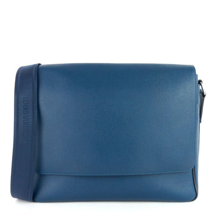 roman mm taiga leather messenger bag