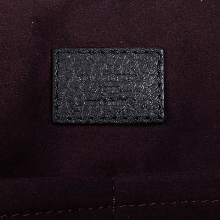 armand taurillon leather messenger bag