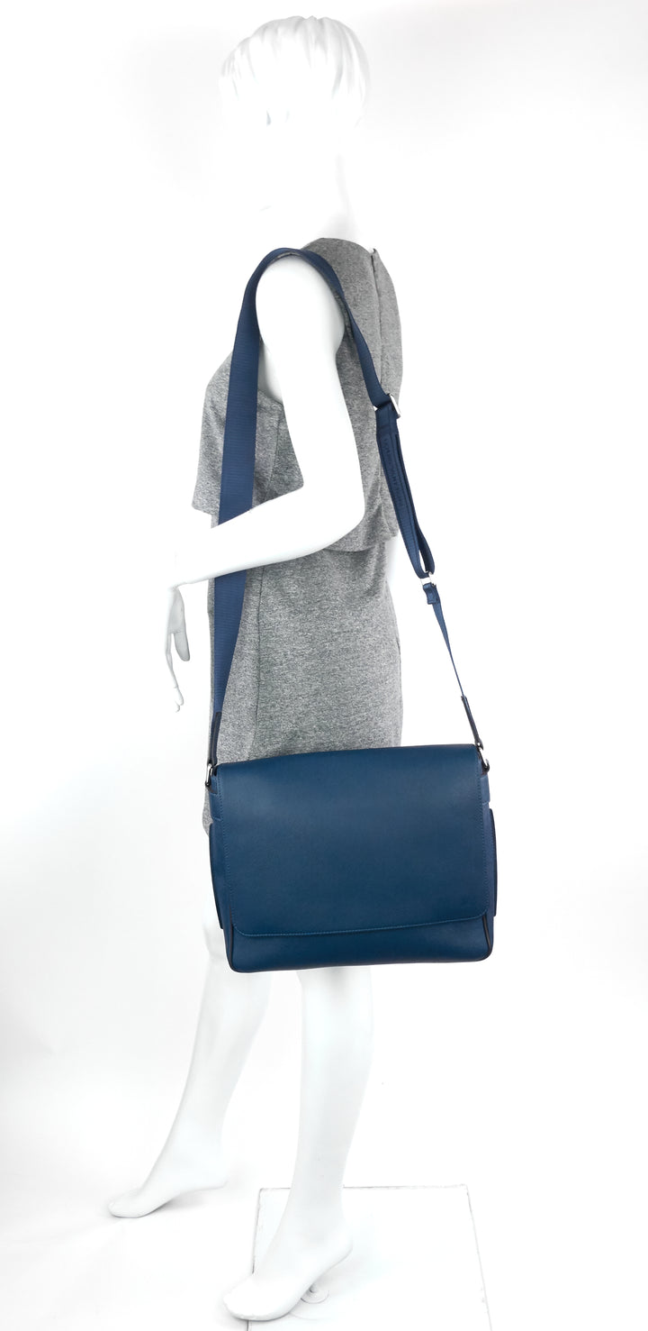 roman mm taiga leather messenger bag