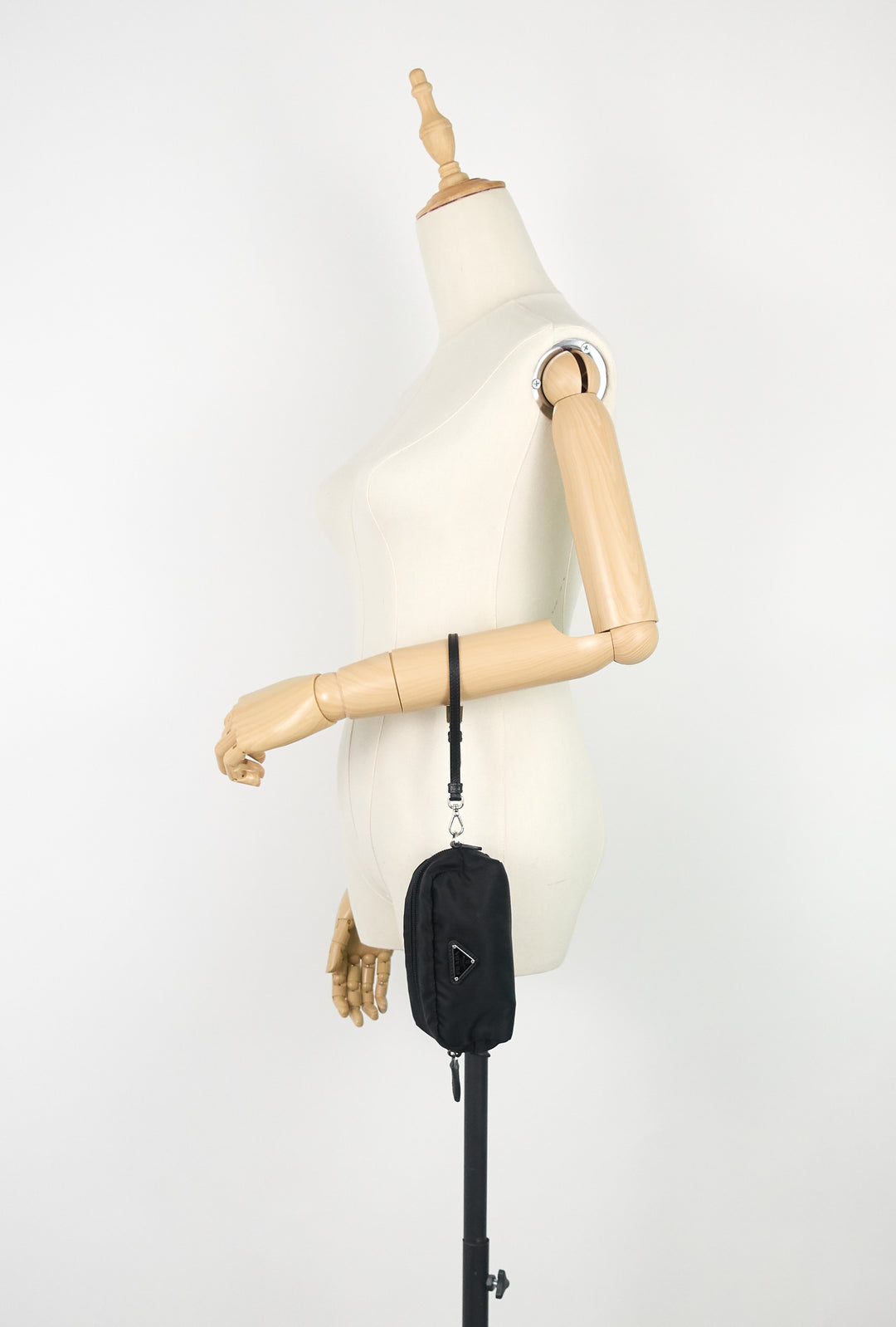 tessuto nylon pouch with wristlet