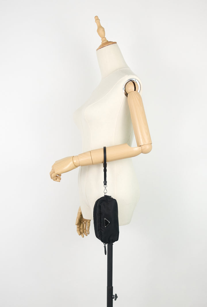 tessuto nylon pouch with wristlet