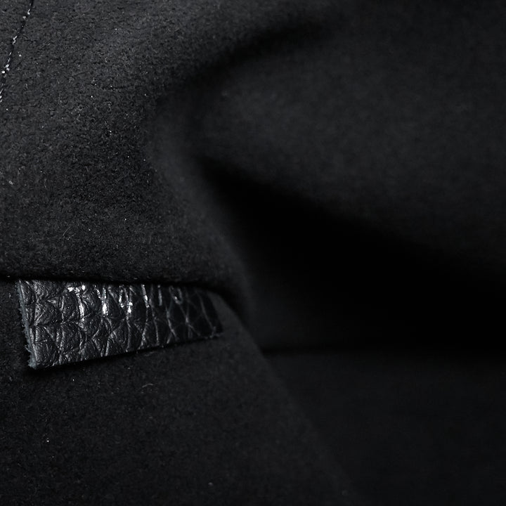 zip around jour gm taurillon leather pochette bag