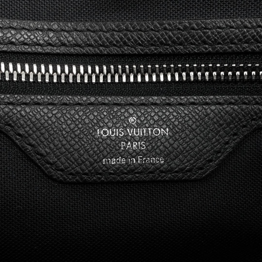 Louis Vuitton Black Taiga Roman MM Messenger Bag ○ Labellov