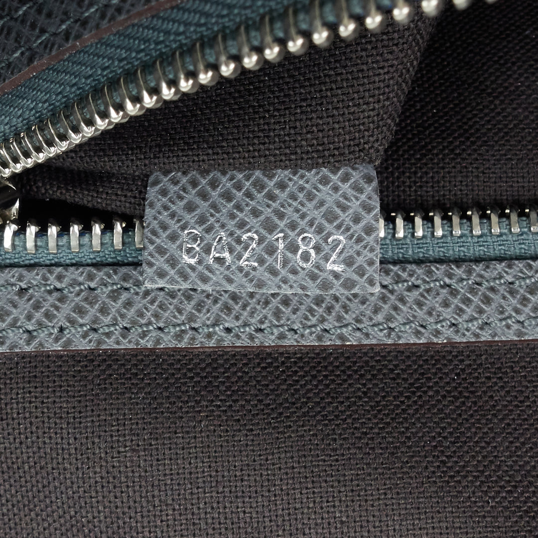 roman mm taiga leather messenger bag