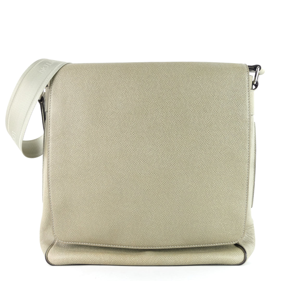 milo taiga leather messenger bag