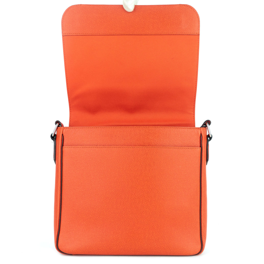 roman pm nm taiga leather messenger bag