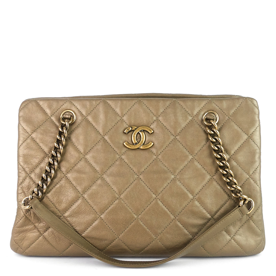 Chanel – Tagged material-Calfskin-leather– Poshbag Boutique