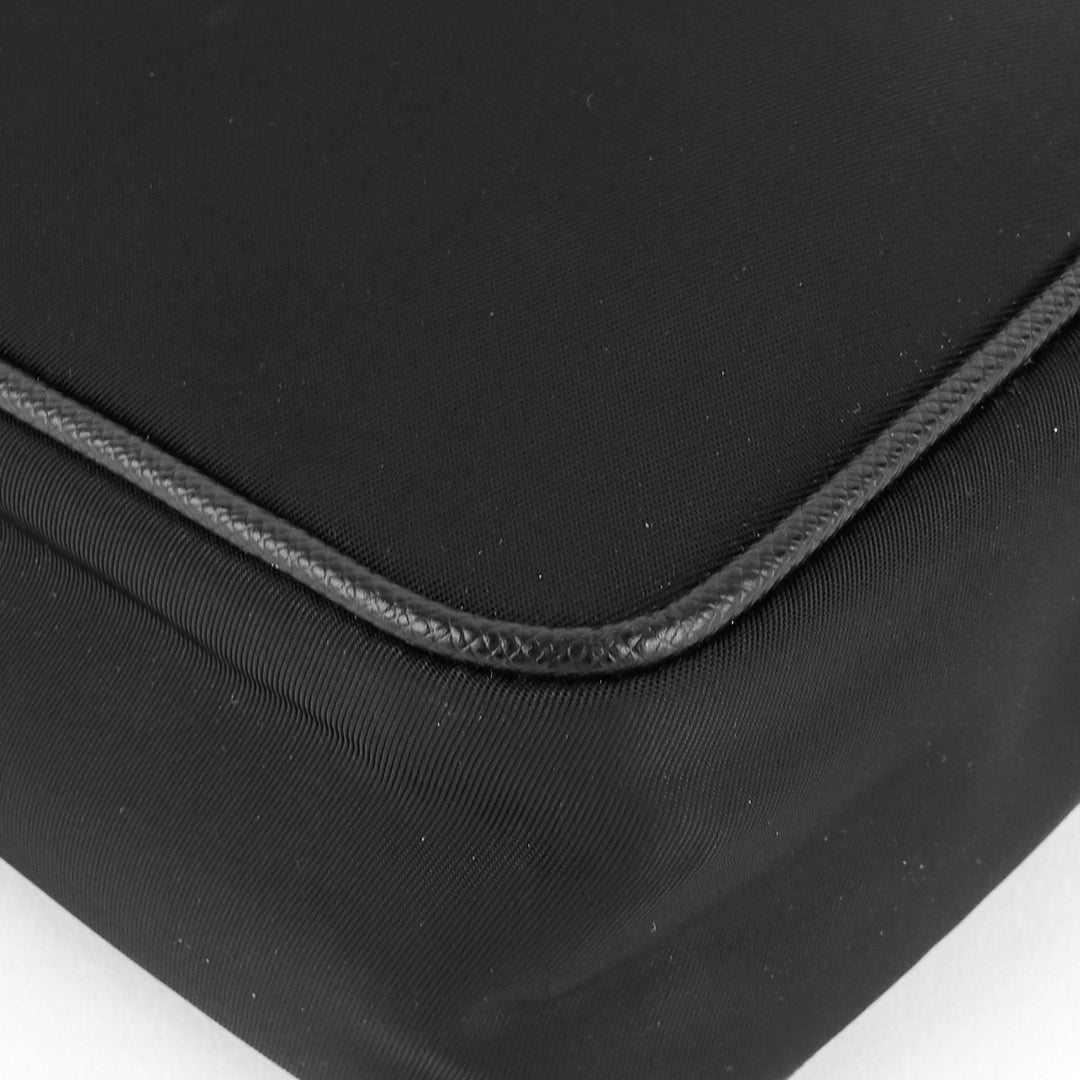 tessuto nylon pouch with wristlet