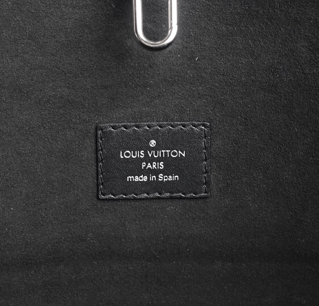 Louis Vuitton Black Epi Neverfull MM w Pouch – Dina C's Fab and Funky  Consignment Boutique