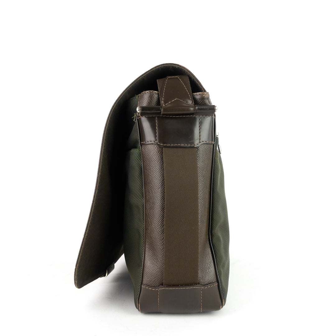 viktor taiga leather messenger bag