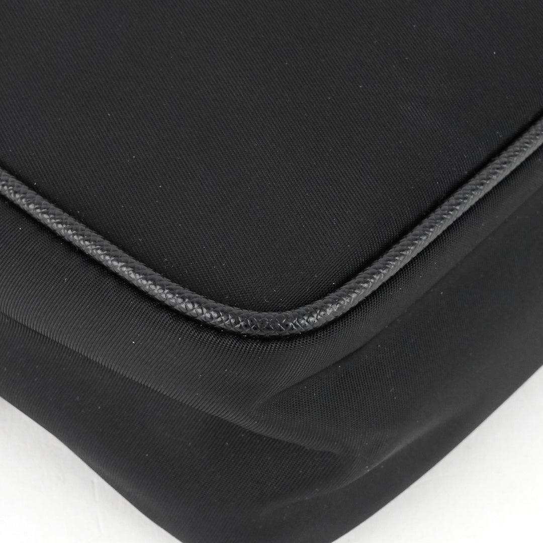 tessuto nylon pouch with wristlet