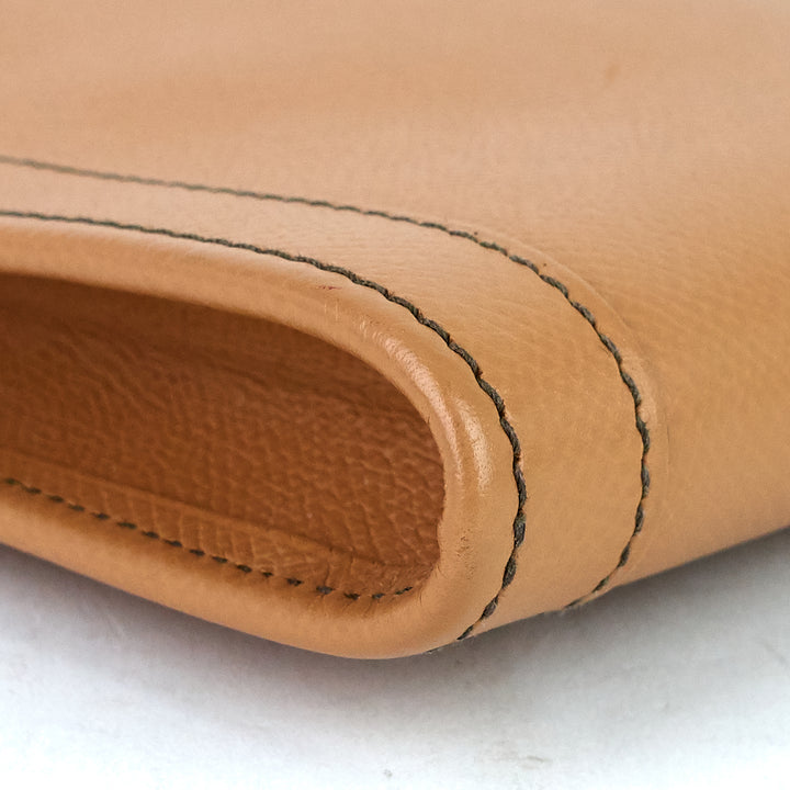 jige gm courchevel leather clutch bag