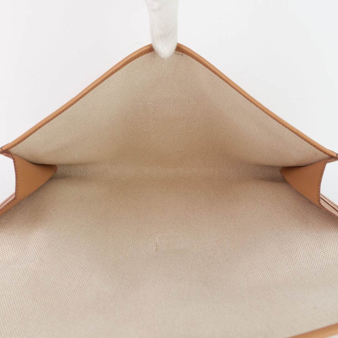 jige gm courchevel leather clutch bag