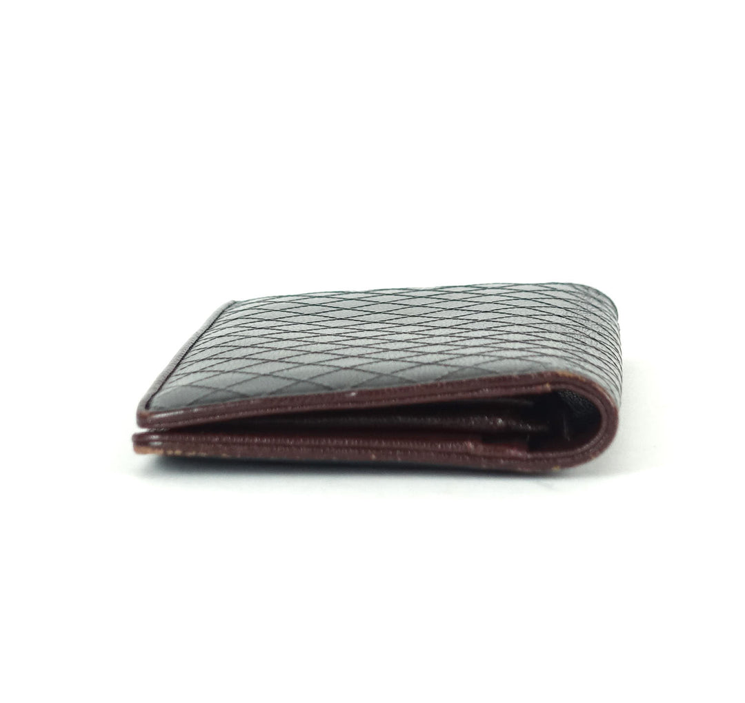 bi-fold stitched leather wallet