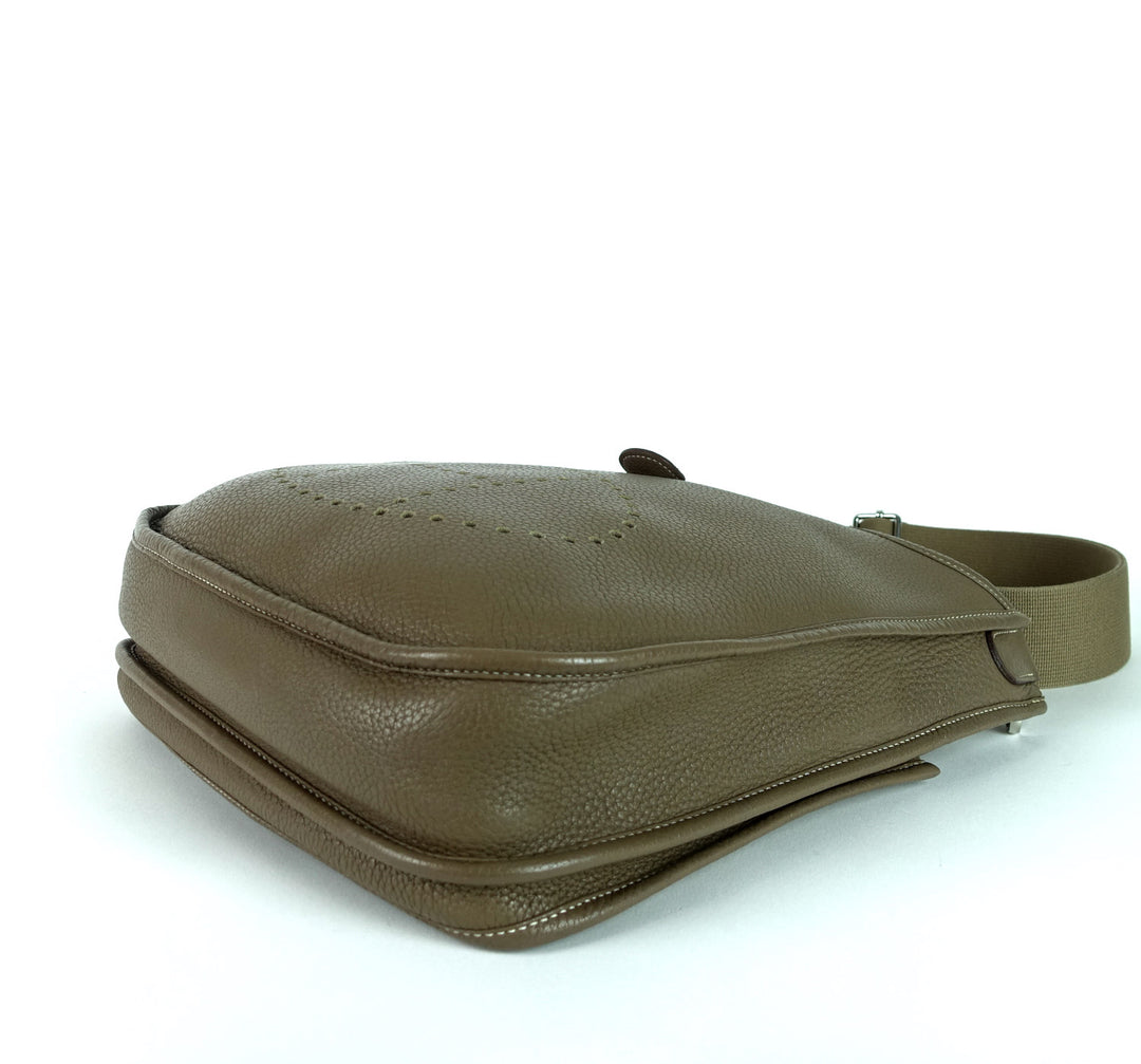 evelyne iii 29 taurillon clemence leather bag